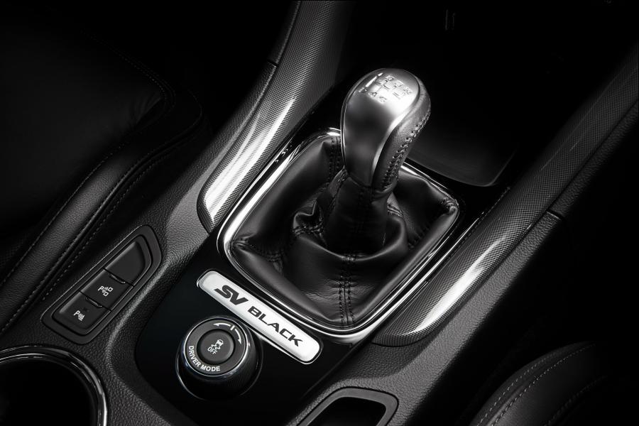 Детали интерьера HSV Maloo R8 SV Black (Gen-F2) 2016 года  (фото 3 из 3)